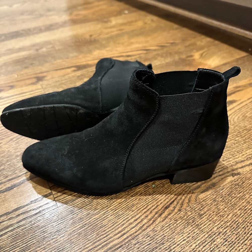 Aquatalia black Falco suede booties (size 8.5) waterproof